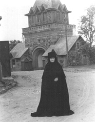Леонида Леонидовна в Пюхтицком монастыре. 1960-е
