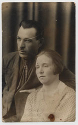  Мария Васильевна Смирнова (Великолепова) с мужем Василием Петровичем. 1935 г.
