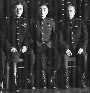 Слева направо: начальник СВАКУ Н.Н. Великолепов, 
 Петров В.С., Горбенко И.С.