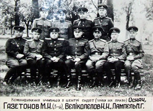 Сумское артиллерийское училище. 4-й в первом ряду 
Н.Н. Великолепов.