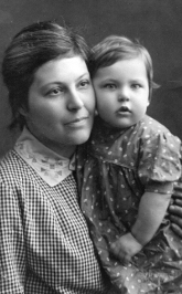 Анна Валентиновна Черная Хорошкевич с дочерью Анной, 1933 г.