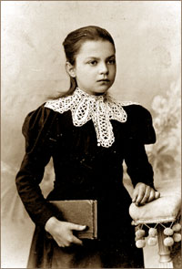 Надежда Хорошкевич - гимназистка,  около 1899 г.
