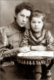 Анна Эпафродитовна Лодыгина (Черная) с дочерью Анной, 1906 г.