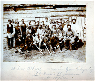 23 июня 1898 г.Группа рабочих на постройке Средне - Сибирской ж\д, 1-а дистанция,11 участок ст. 
  Юрты, фот. Н.П. Хорошкевича